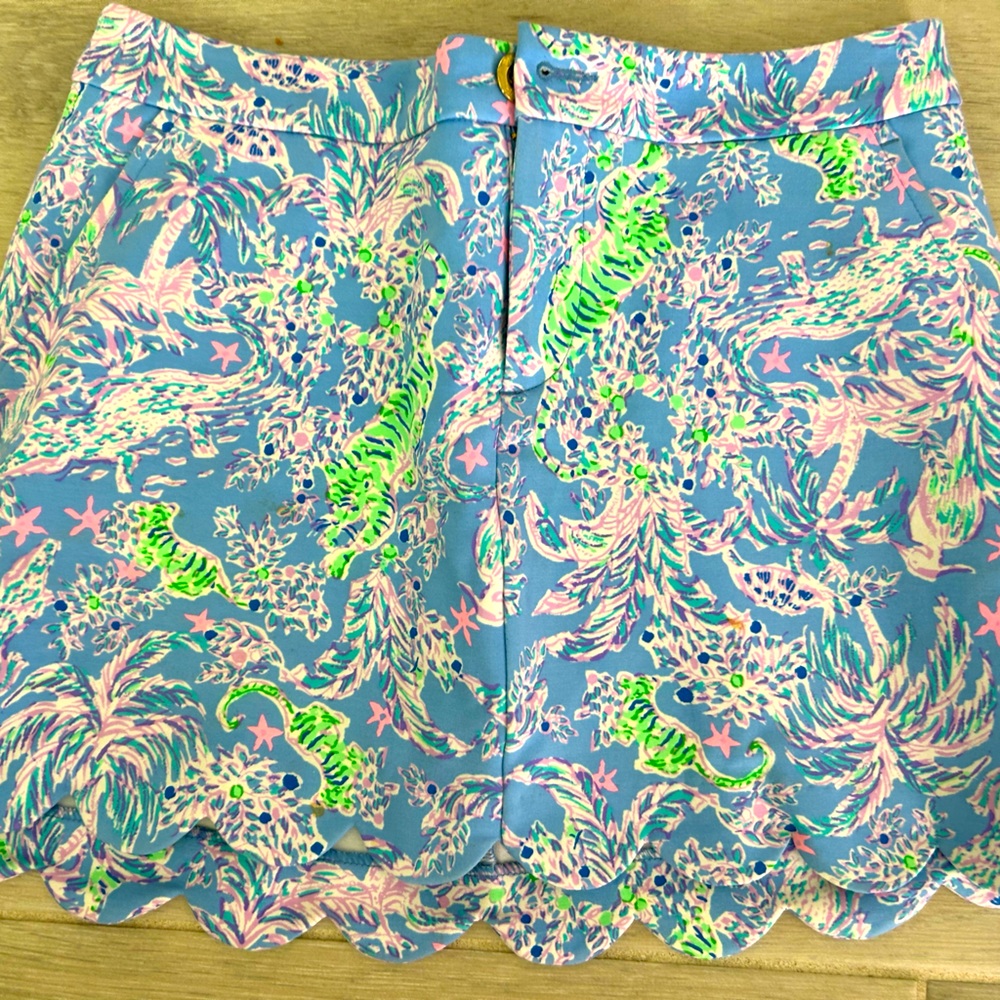 EUC Lilly Pulitzer multi pastel color skort size 0, animal pattern biker shorts